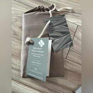 The Threadery 1000 thread count standard queen pillowcases Pima cotton cinder